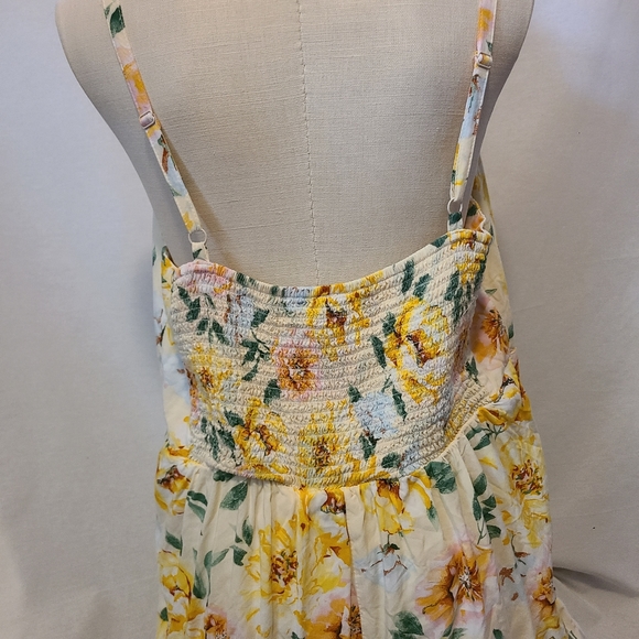 Old Navy floral summer romper- Size XL womens - Picture 4 of 5